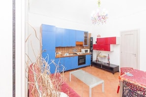 Family Apartment, Balcony, Courtyard View | Interior - B&B L'INFIORESCENZA (Syracuse)