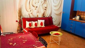 Familie appartement, balkon, uitzicht op de binnenplaats | Woonruimte