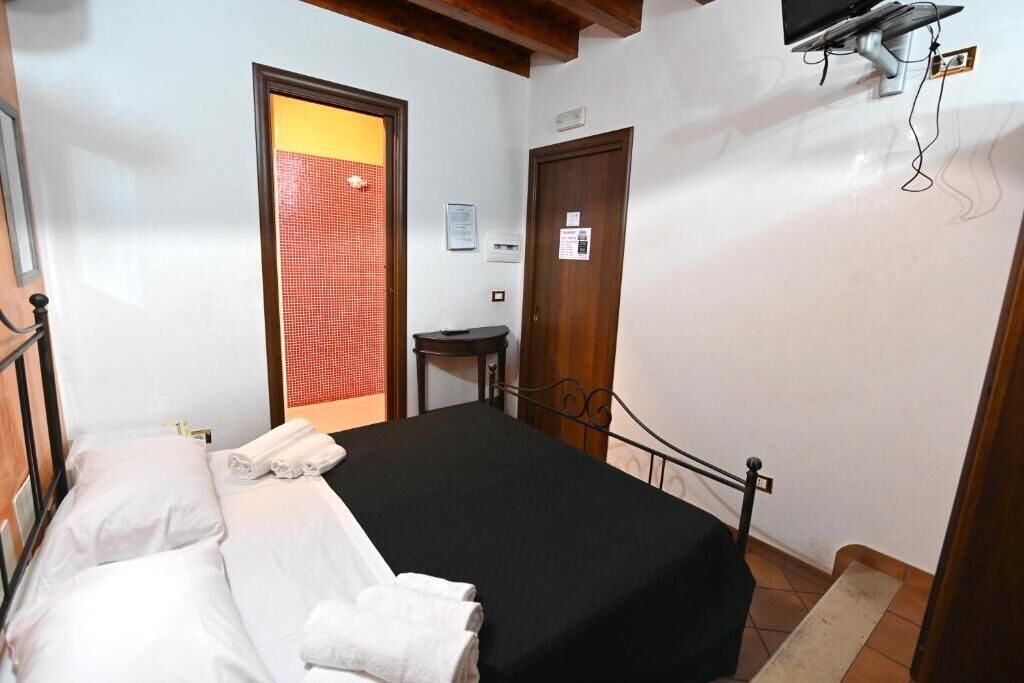 Basic Double Room | Free WiFi