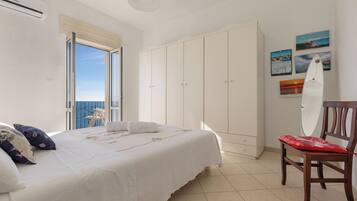 3 chambres, fer et planche à repasser