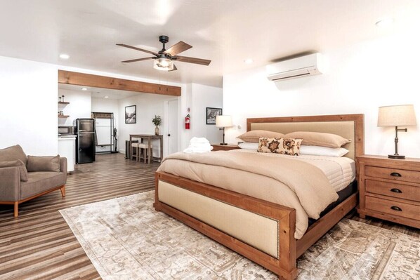 1 habitación, tabla de planchar con plancha, wifi y ropa de cama 