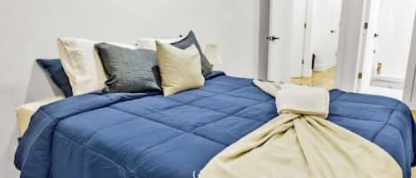 2 bedrooms, iron/ironing board, Internet