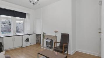 Apartment, 2 Bedrooms | Bahagian dalam
