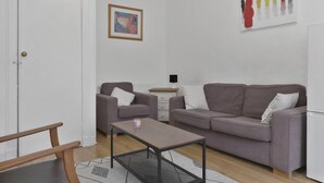 Apartment, 2 Bedrooms | Living room - Prime City Centre Apartment 2BR (Edinburgh)