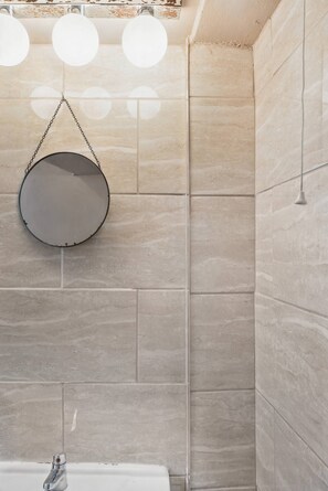 Apartment, 2 Schlafzimmer | Badezimmer