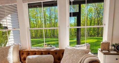 Quiet Family Townhome Sleeps 8 Near Lynchburg w/ Screened-in Porch