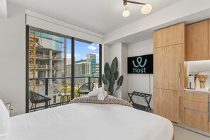 1 bedroom, iron/ironing board, WiFi, bed sheets - Modern Studio | Free Parking | Near FIFA Fan Fest (Miami)