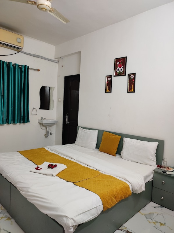 Deluxe Room | Free WiFi - Hotel Lotus Prime Stay Hinjewadi (Pune)