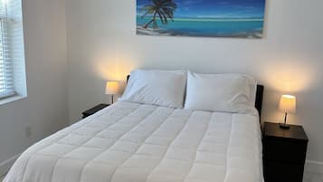 1 soverom, strykejern/-brett, internettilgang og sengetøy