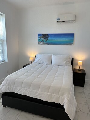 1 bedroom, iron/ironing board, Internet, bed sheets - Villa Del Mare Unit 2 Queen Suite (St. Augustine)