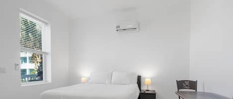 1 bedroom, iron/ironing board, internet, bed sheets