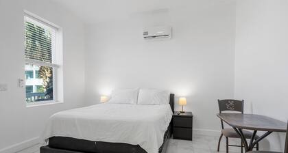 Villa Del Mare Unit 2 Queen Suite
