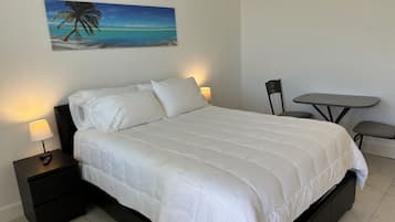 1 soverom, strykejern/-brett, internettilgang og sengetøy