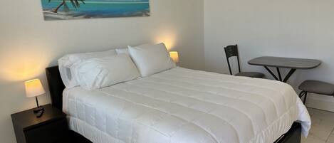 1 dormitorio, tabla de planchar con plancha, Internet y ropa de cama