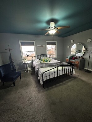 3 bedrooms, iron/ironing board, WiFi, bed sheets - The VIEW !! Beautiful house on Big Ridge with spectacular view from front porch! (Hixson)