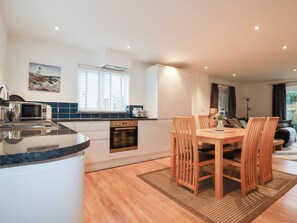 Cookware/dishes/utensils - Fistral Palms 2 (Newquay)