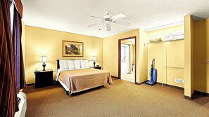 Basic Condo, Roll-in Shower, Kitchen | Iron/ironing board, free WiFi - Westwood at Split Rock (Lake Harmony)