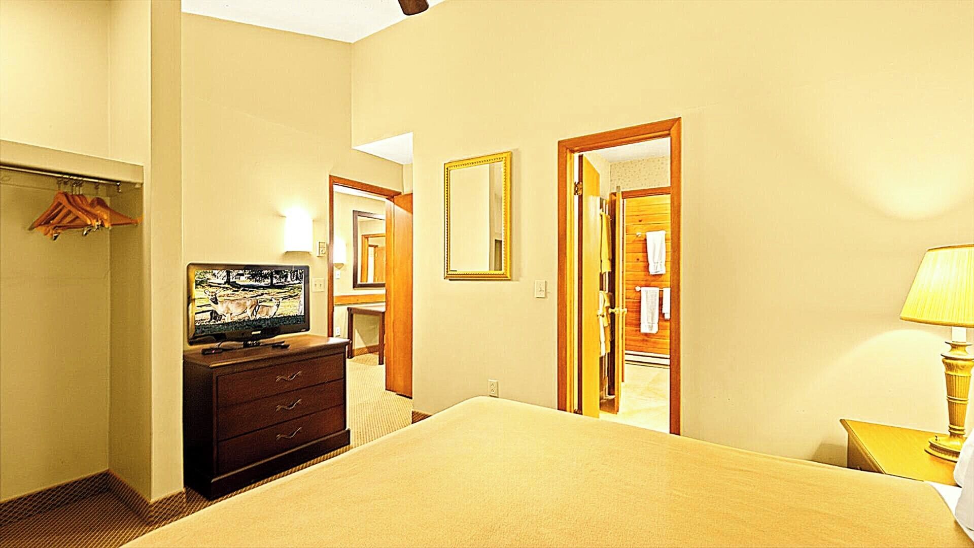 Condo | Iron/ironing board, free WiFi