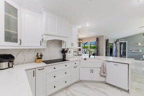 Fridge, microwave, stovetop, dishwasher - 
Coral Oasis Villa – Your Private Poolside Retreat in Cape Coral (Cape Coral)