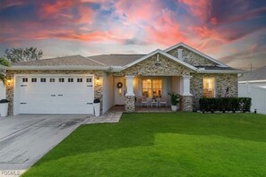 Exterior - 
Coral Oasis Villa – Your Private Poolside Retreat in Cape Coral (Cape Coral)