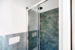 Shower, hair dryer, towels - Villa Fisogni - App. 1 "Norma" (Moltrasio)