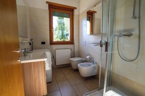 Shower, hair dryer, towels - Residence degli Oleandri - APP. A1 (Argegno)