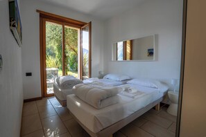 2 bedrooms, iron/ironing board, travel cot, free WiFi - Residence degli Oleandri - APP. A1 (Argegno)