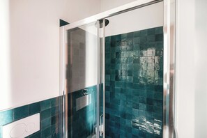 Shower, hair dryer, towels - Villa Fisogni - La Sonnambula (Moltrasio)