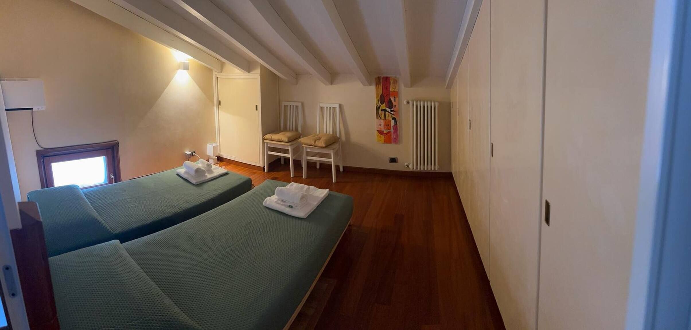 2 chambres, lit parapluie, draps fournis