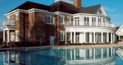4th of July Week! - Williamsburg, ONLY => 26 Jun - 3 Jul 2027, Sleeps 12/4Br/4Ba