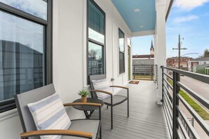Terrace/patio - New! Spacious Uptown HangOut - 3 Bed, 3 Bath (New Orleans)