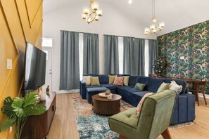 TV, offices - New! Spacious Uptown HangOut - 3 Bed, 3 Bath (New Orleans)