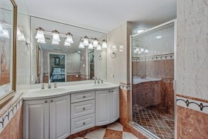 Hair dryer, towels - Extraordinary residence with sweeping views of the Gulf and 10,000 island. (Marco Island)