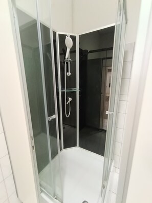 Familienapartment, Stadtblick | Badezimmer