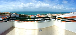 Property grounds - Holiday Home 'Ocean Villa Ericeira' with Sea View, Private Terrace and Wi-Fi (Ericeira)