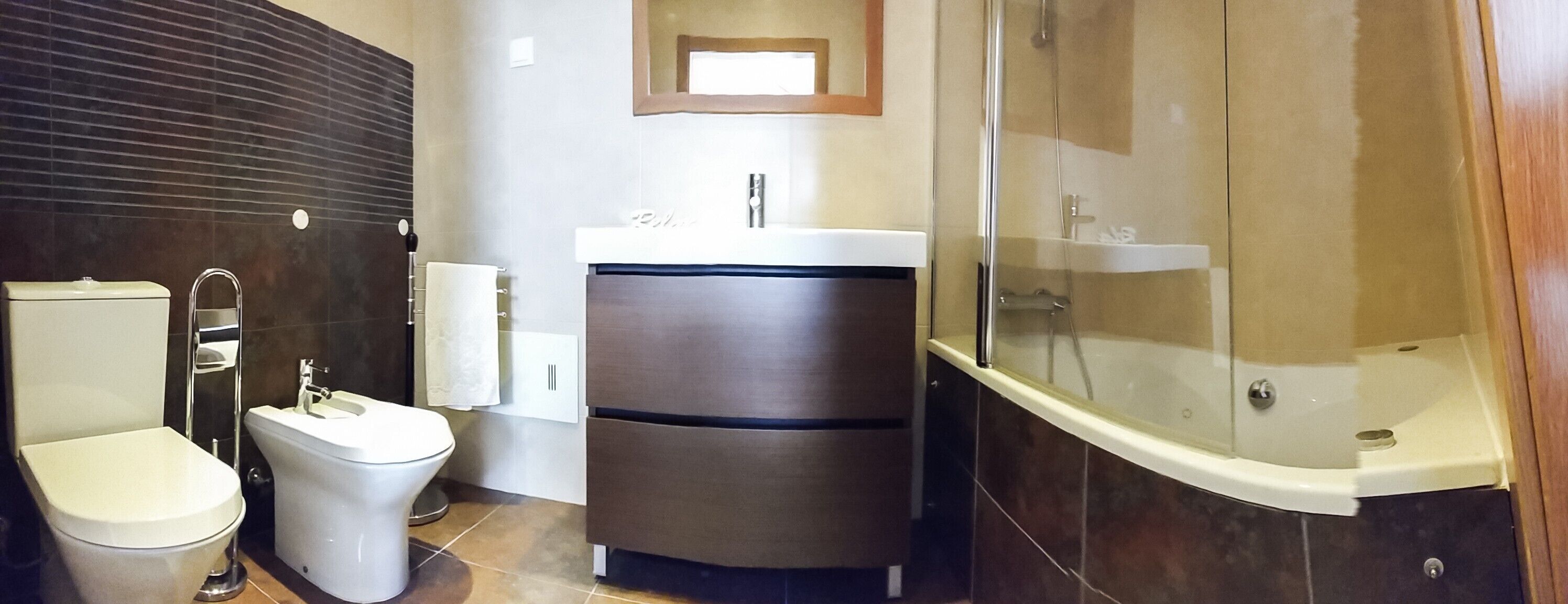 Dusche, Haartrockner, Handtücher