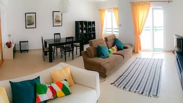 Televisie en een open haard