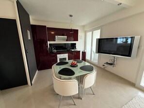 Dining - VAELLOO studio opposite marina 200 m from the beach (Courseulles-sur-Mer)