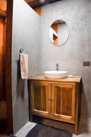 Comfort Cabin, Mountain View | Bathroom - PUNANTI REFUGIO DE MONATAÑA (Otavalo)