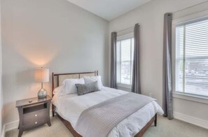 2 habitaciones, tabla de planchar con plancha, wifi y ropa de cama 