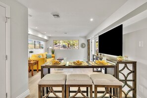 Smart TV, books, stereo