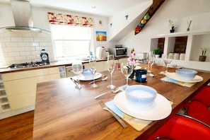 Dining - Luxury Holiday Gateway in a Popular Trendy hotspot (Merseyside)