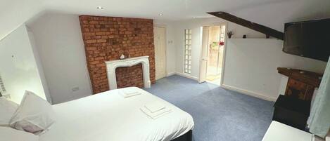 1 soverom, strykejern/-brett, internettilgang og sengetøy