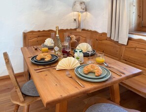 Dining - Zur Schmiede - Alpchalet EG in Kaltenbrunn (Garmisch-Partenkirchen)