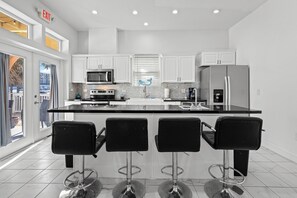 Private kitchen - Villa Del Mare Unit 1 King Suite (St. Augustine)