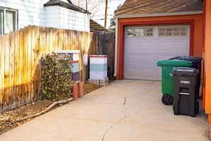 Property grounds - la naranjita (Denver)