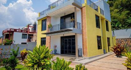 Stunning 5BR Villa in Rebero with a Rooftop Terrace and Kigali City Views