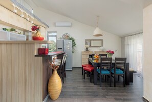 Dining - Lux 3-bedroom Apartment With Sea View 900m from Historic Old Town Centre (Kotor)
