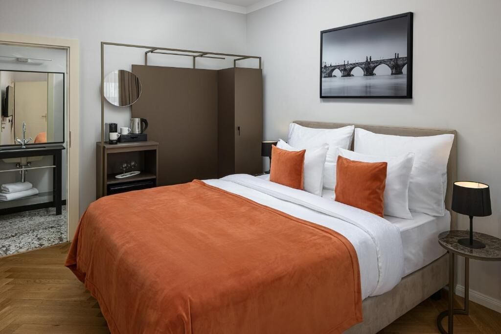 Select-Comfort-Betten, Minibar, Zimmersafe, Schreibtisch