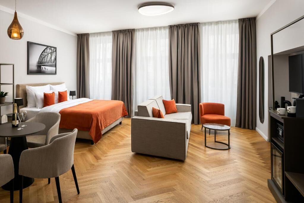 Select-Comfort-Betten, Minibar, Zimmersafe, Schreibtisch